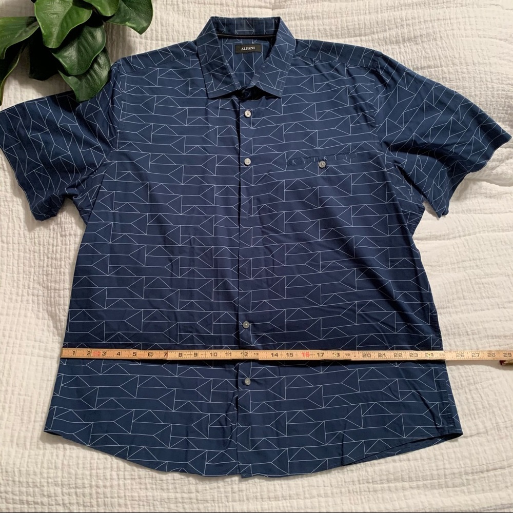 Men’s shirt sleeve ALFANI shirt. Great shape.